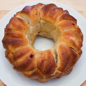 seafood stuffed monkey bread