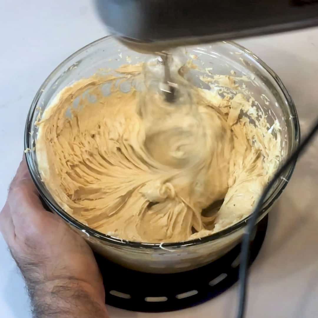 Blend the mixer until smooth and creamy.