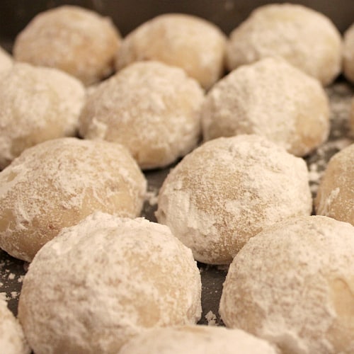 a bunch of snowballs