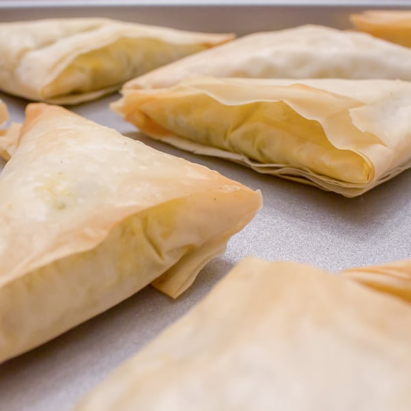 These bite size appetizers are the perfect party food. The curry beef recipe is packed with flavour and the phyllo pastry is flaky and light. On top of that, they are a snap to make!