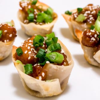 These little wonton cups bring the flavour of famous restaurant style sesame chicken into a little bite size appetizer. Great for parties or holidays!