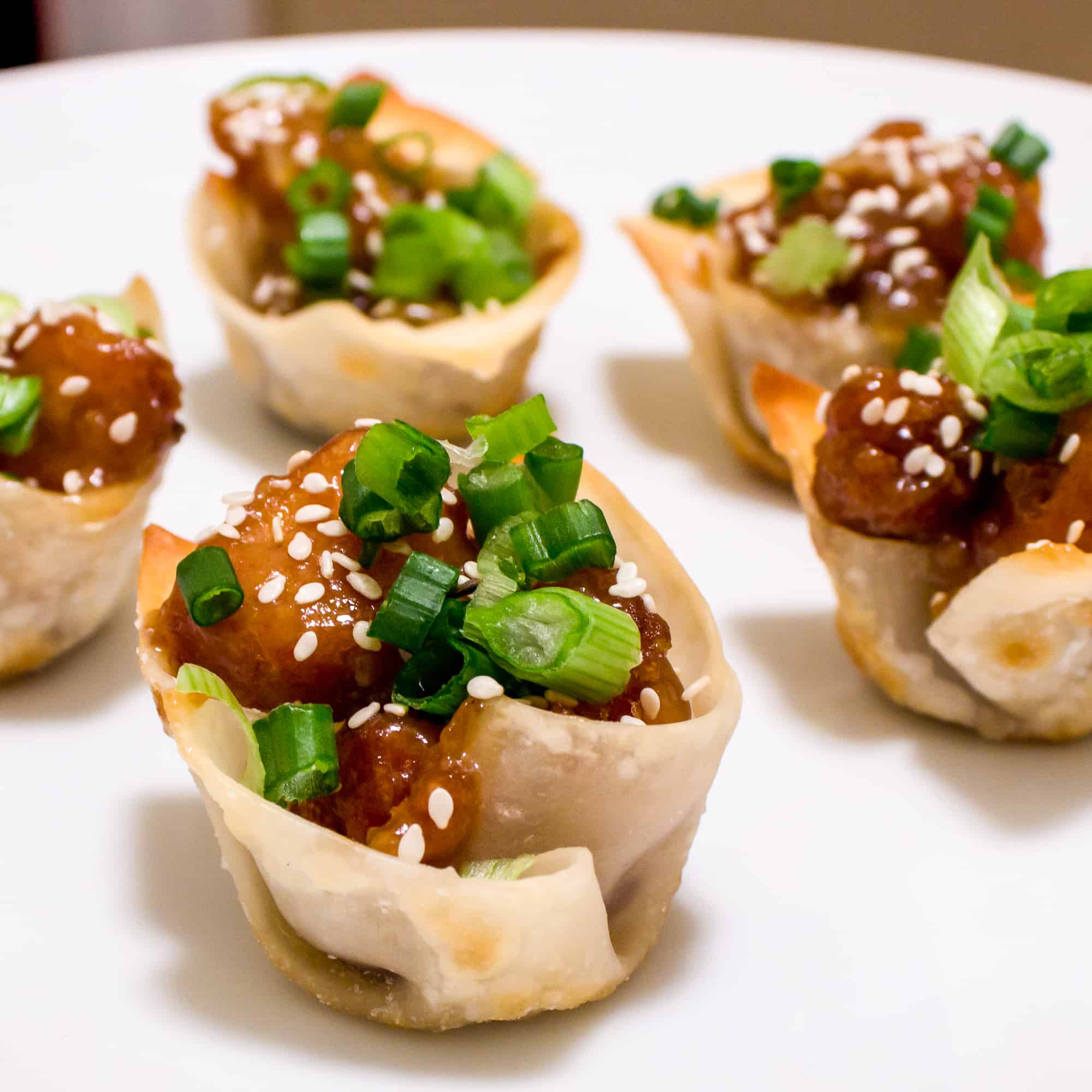 These little wonton cups bring the flavour of famous restaurant style sesame chicken into a little bite size appetizer. Great for parties or holidays!