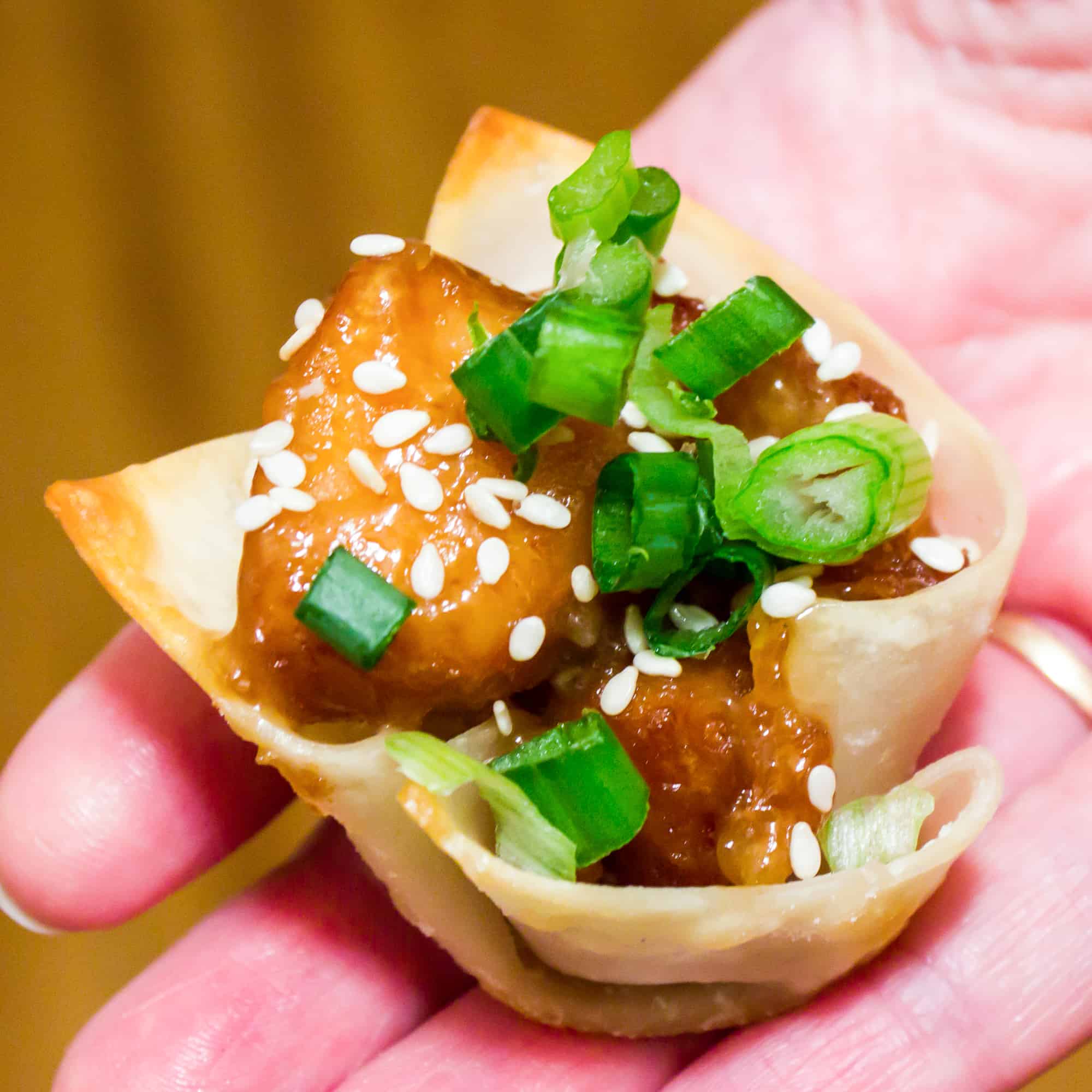 These little wonton cups bring the flavour of famous restaurant style sesame chicken into a little bite size appetizer. Great for parties or holidays!