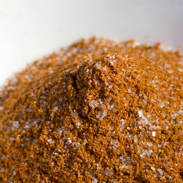 Moroccan Spice Rub - Ras el hanout recipe - An awesome spice rub recipe to coat lamb, chicken, beef or pork. Full of flavour and great for grilling, roasting, smoking and more!