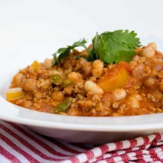 A smokey chili recipe made with ground pork, black eyed peas, yellow peppers and jalapenos. Chipotle powder and smoked paprika provide a deep smokey flavour.