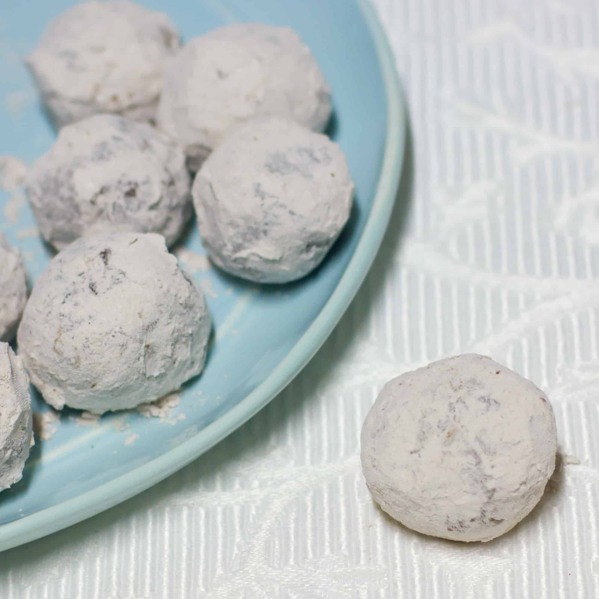 These no bake chocolate cookie bites are so good. Buttery, chocolatey and seasoned with cinnamon, cloves and a hint of cayenne!