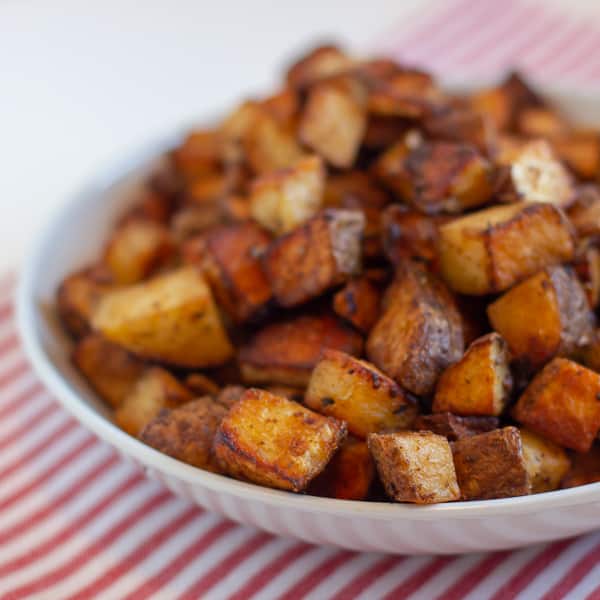 Simple instructions and recipe for how to make roasted potatoes with a tex-mex seasoning. Crispy on the outside but soft and fluffy on the inside, these potatoes are similar to french fries or hash browns.
