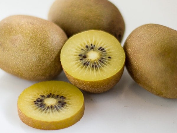 Golden Kiwifruit and Green Kiwi Comparison