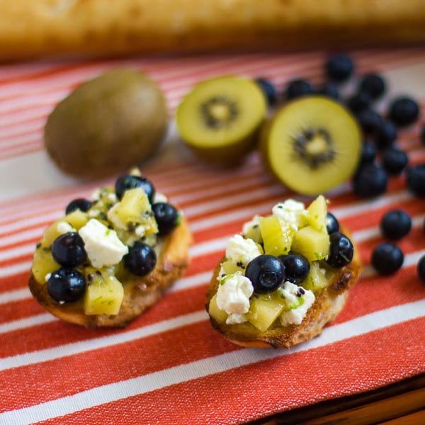 golden kiwi and blueberry bruschetta sq2-2