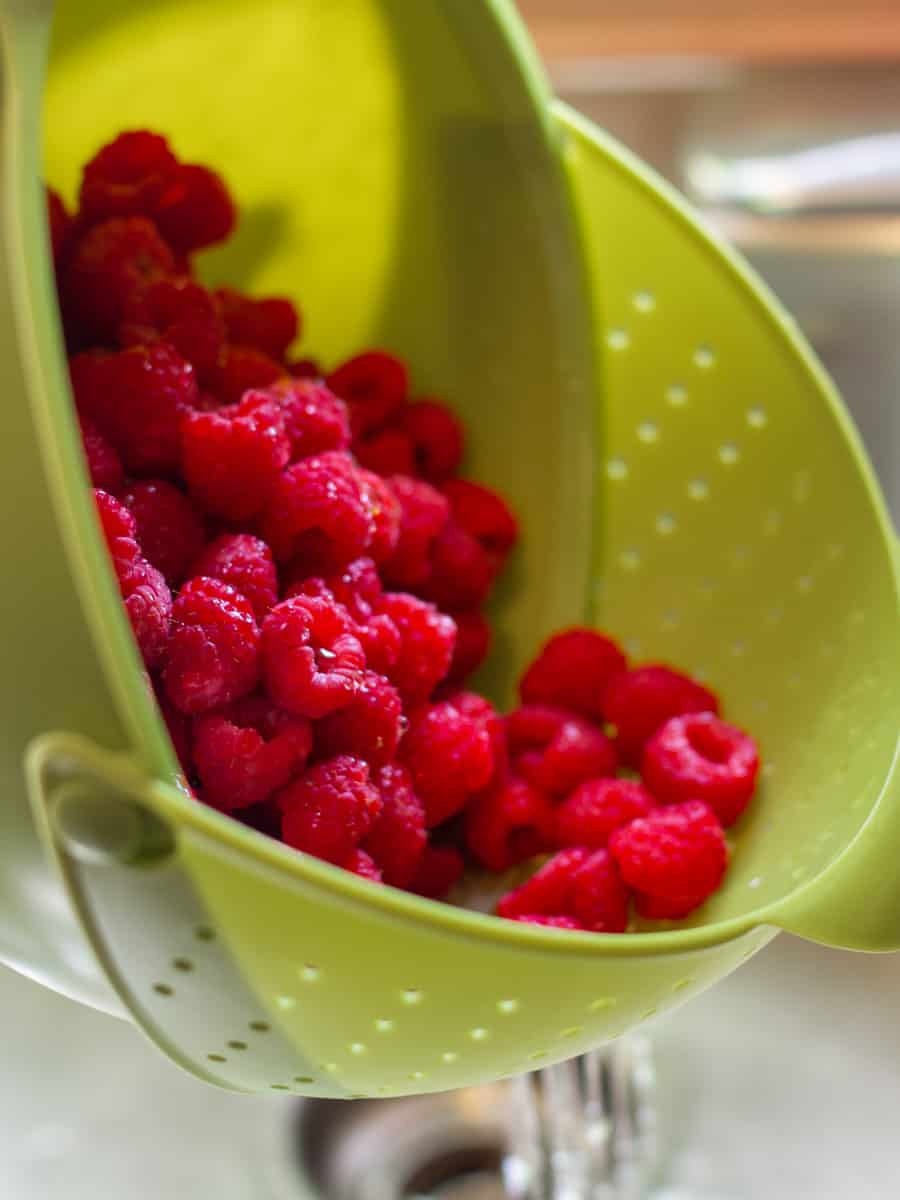 Rinse the fresh raspberries in a colander.
