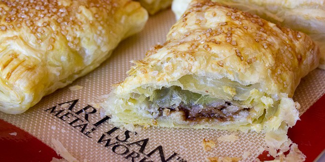 edges pastry to how crimp Banana Puffed Pastry Turnover Chocolate Recipe edges pastry to how crimp Banana Puffed Pastry Turnover Chocolate Recipe