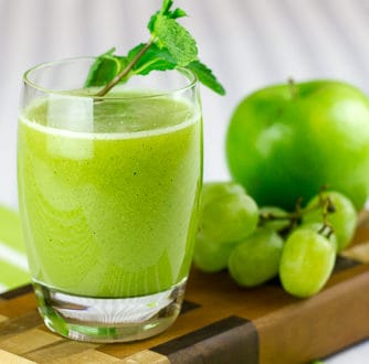 This fresh juice, made with green grapes, granny smith apples and fresh mint, is a source of vitamin C and vitamin K, as well as antioxidants.