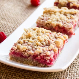 These dessert squares with raspberries and oat crumble are sweet, tangy and totally delicious. Raspberries, oats, brown sugar, butter, flour and more