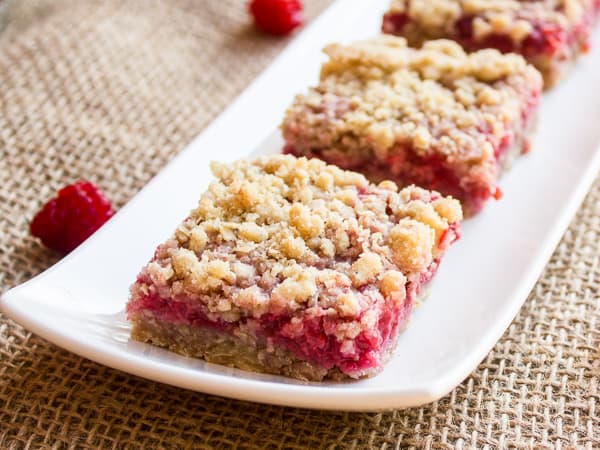 These dessert squares with raspberries and oat crumble are sweet, tangy and totally delicious. Raspberries, oats, brown sugar, butter, flour and more