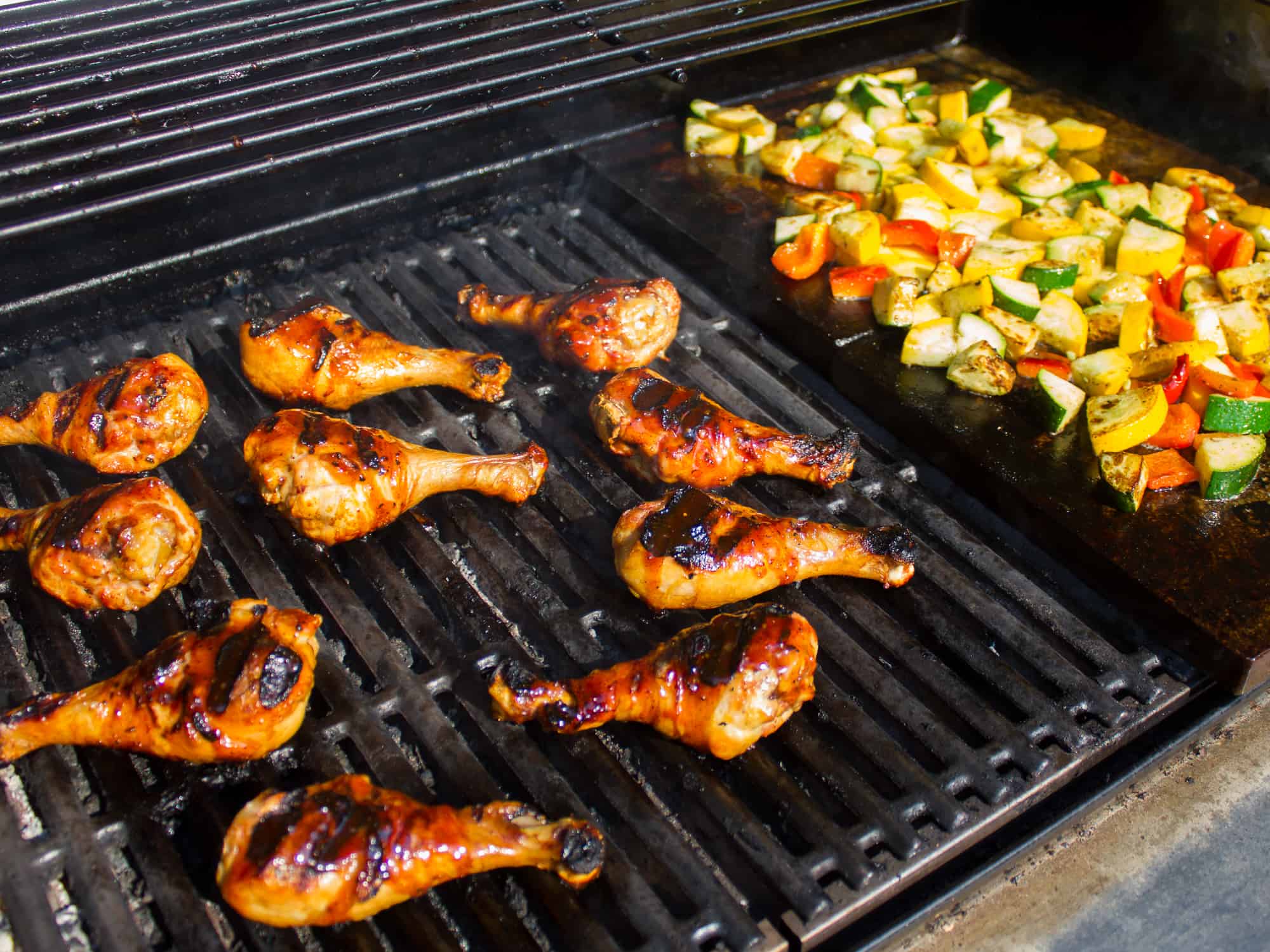 Grilled properly, chicken drumsticks are delicious and tender, with crispy, sticky and saucy skin. Here are some simple suggestions for grilling drumsticks.