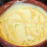 Easy Instructions for how to make the best creamy garlic mashed potatoes recipe. Boiled yellow fleshed potatoes, minced garlic, butter and cream.