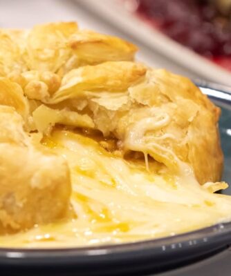 Close up picture of brie appetiser.