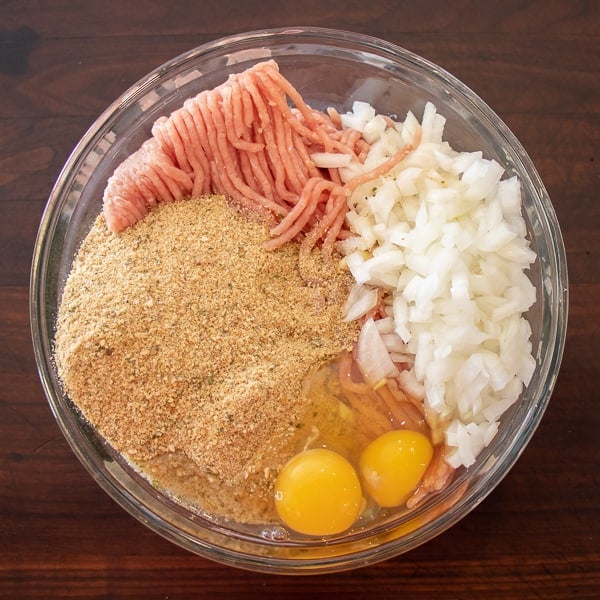 How to bake chicken meatballs in the oven with this simple recipe. Ingredients include ground chicken, bread crumbs, milk, eggs, onions, herbs and garlic. 