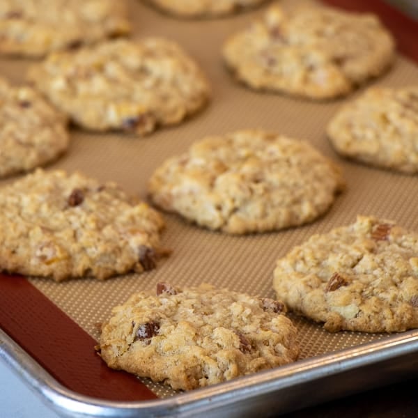 Chewy oatmeal cookie recipe with diced dried apricot, toasted almonds and coconut. Fruity tropical cookie that is a nice change from raisin or chocolate chips.