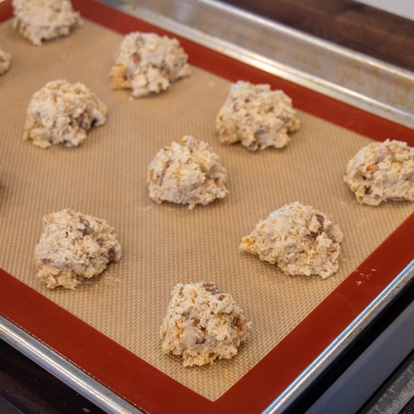 Chewy oatmeal cookie recipe with diced dried apricot, toasted almonds and coconut. Fruity tropical cookie that is a nice change from raisin or chocolate chips.