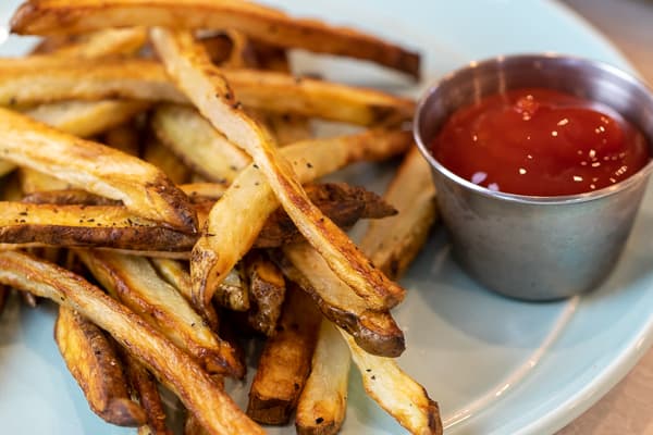 Easy instructions for how to make french fries in an air fryer. Crispy and tastes just like deep fried but this recipe uses very little oil. Russet potatoes make the perfect french fries.