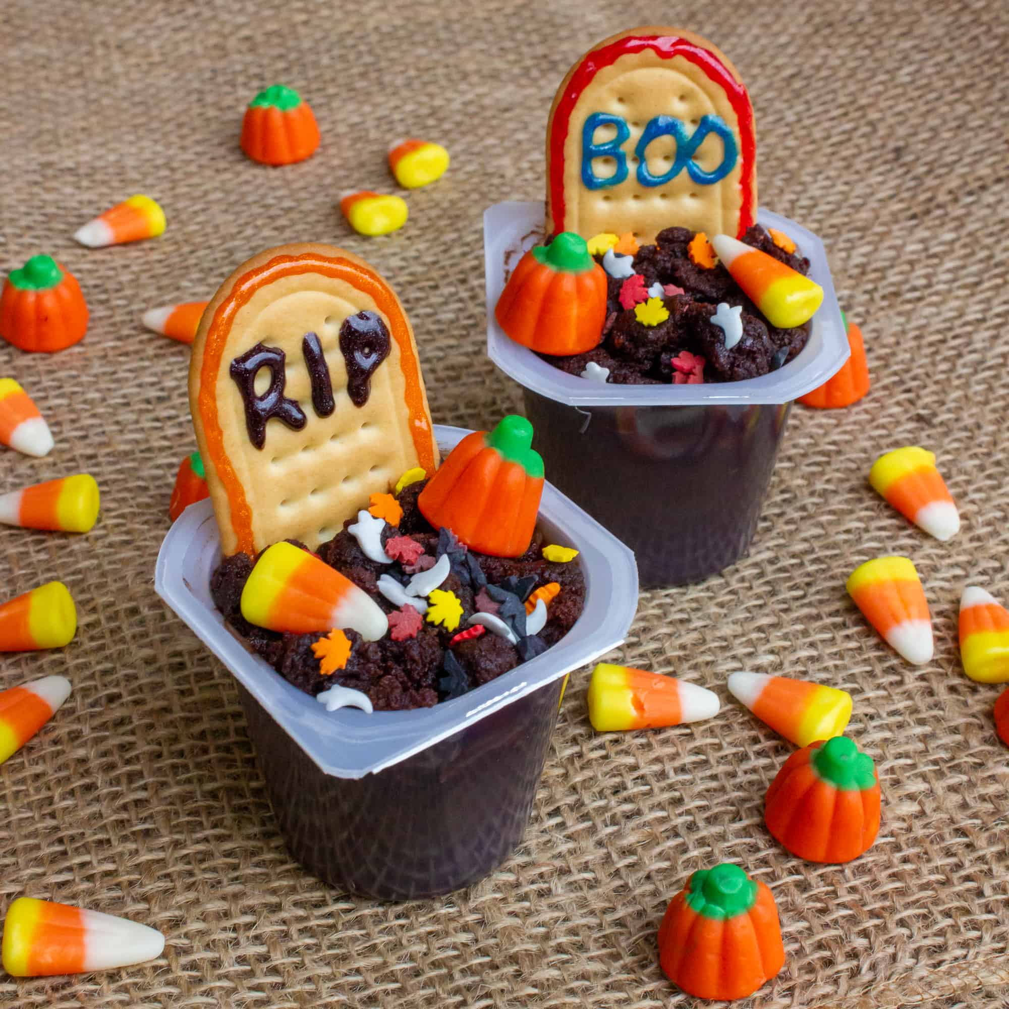 These Halloween pudding cup graveyard treats are the perfect single serving dessert for Halloween. This recipe is very easy to make with Jello Pudding cups.