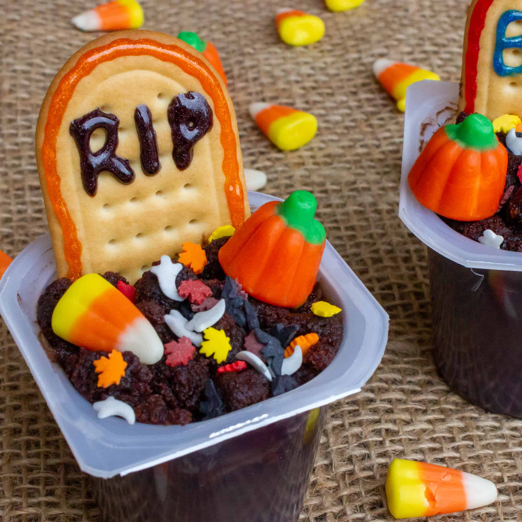 These Halloween pudding cup graveyard treats are the perfect single serving dessert for Halloween. This recipe is very easy to make with Jello Pudding cups.