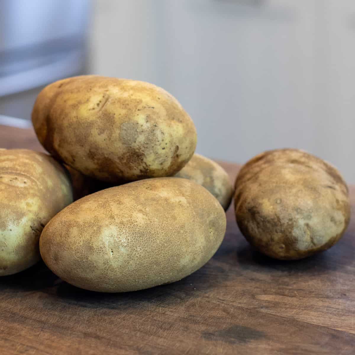 A pile of russet potatoes.