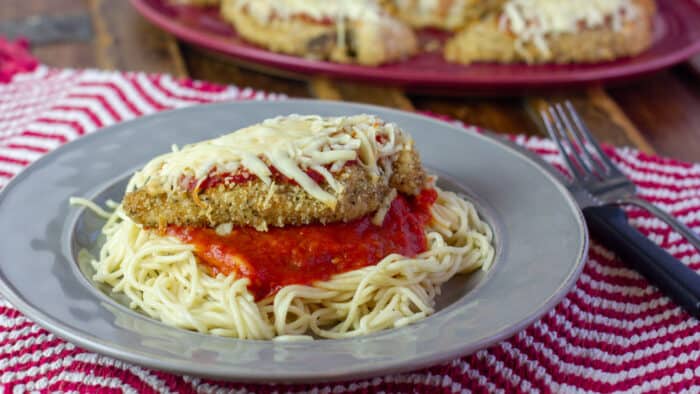 Close up picture of a plate of chicken parmesan.