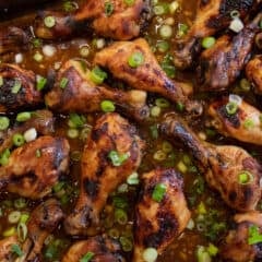 Overhead picture of baked chicken drumsticks