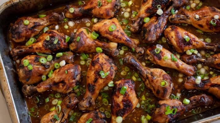 Overhead picture of baked chicken drumsticks