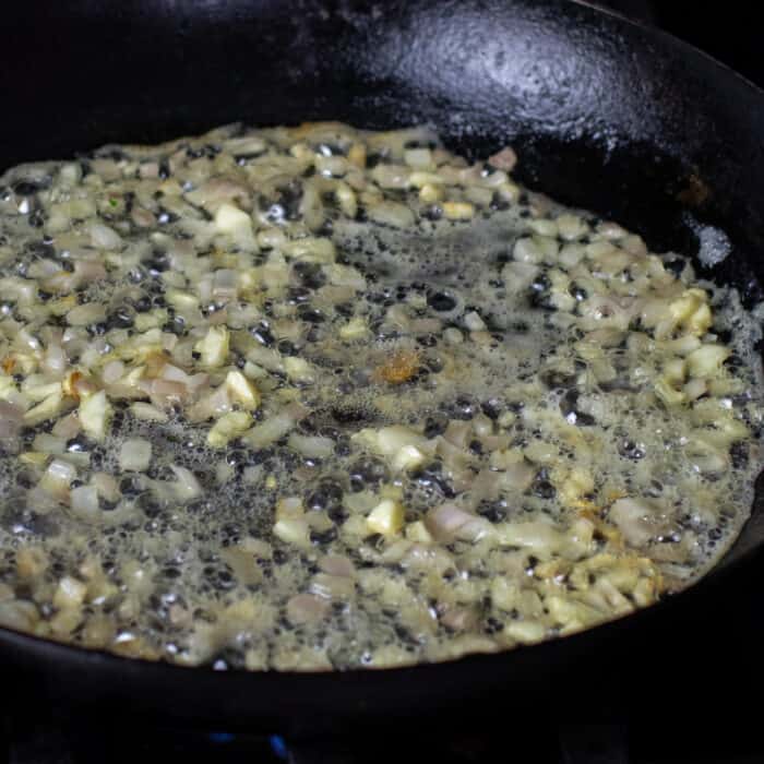 Sautéed Button Mushrooms Recipe - The Black Peppercorn
