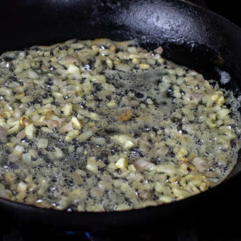 Sautéed Button Mushrooms Recipe - The Black Peppercorn