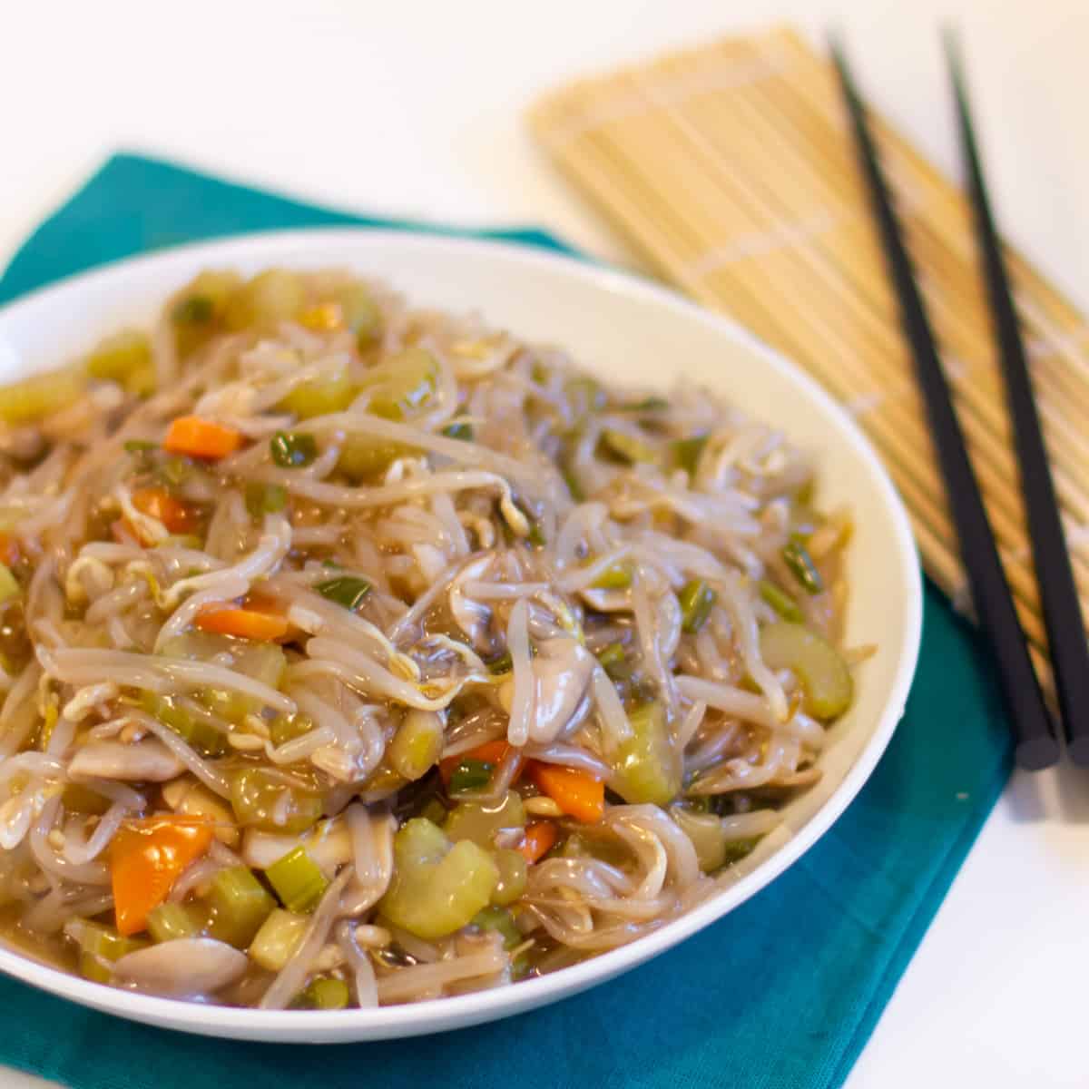 Overhead picture of chop suey in a bowl.