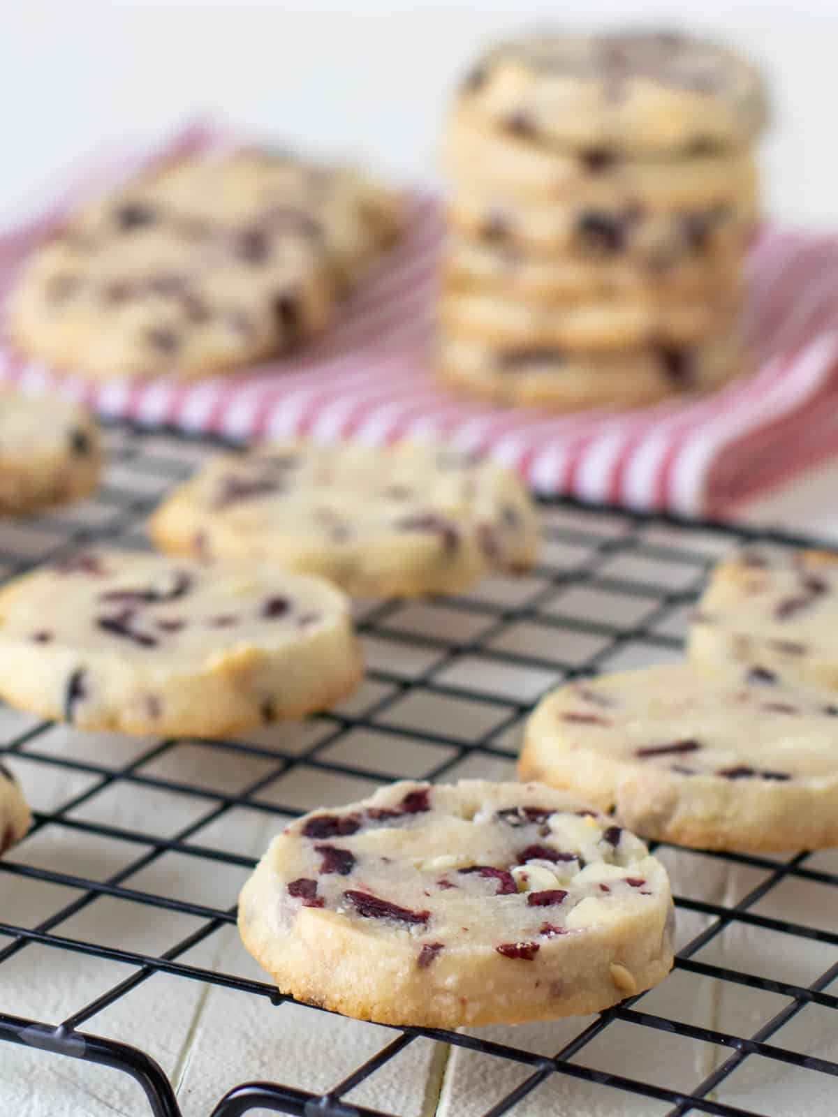 Cookies on a cooling rack.