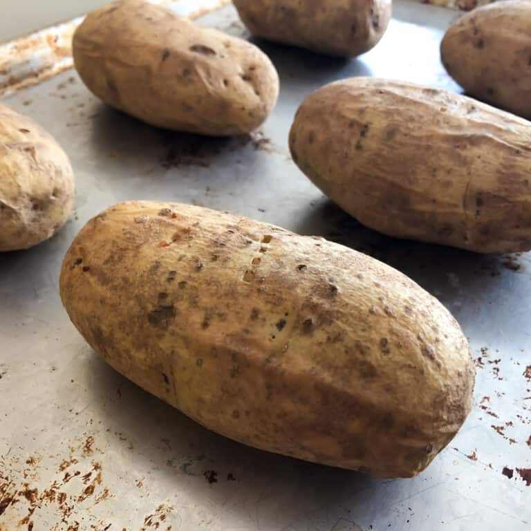 How to Bake Potatoes in the Oven - The Black Peppercorn