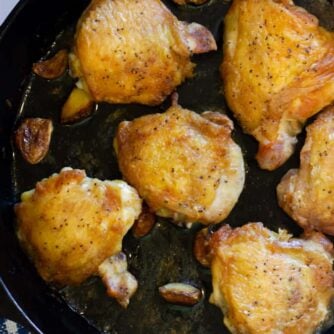 Overhead picture of cooked chicken thighs.
