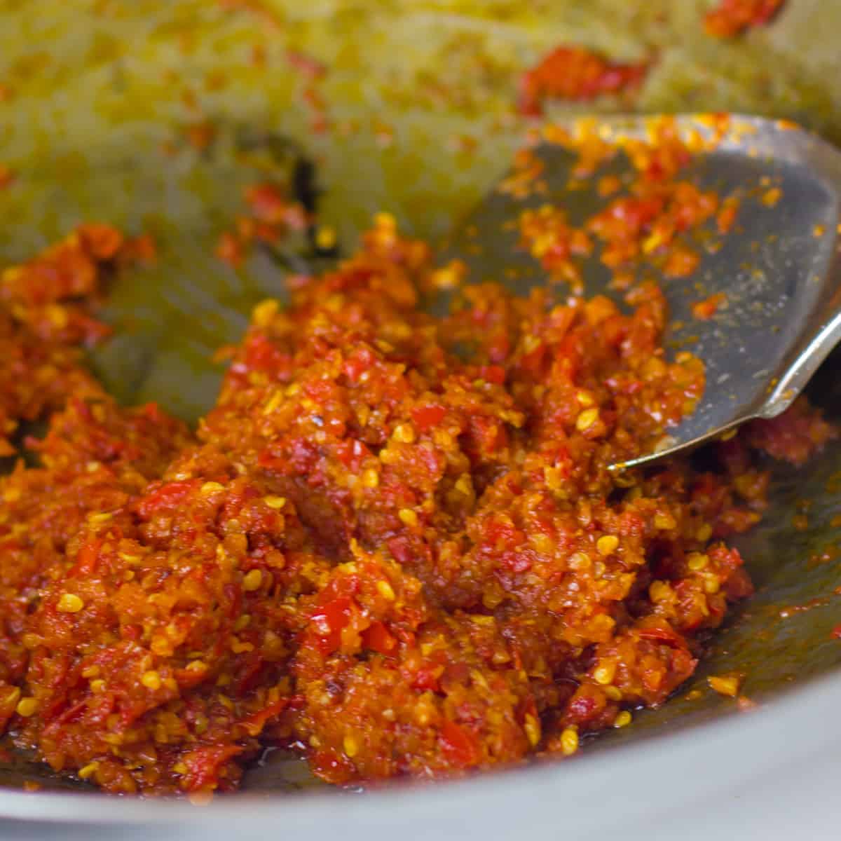 A wok frying a chili paste.