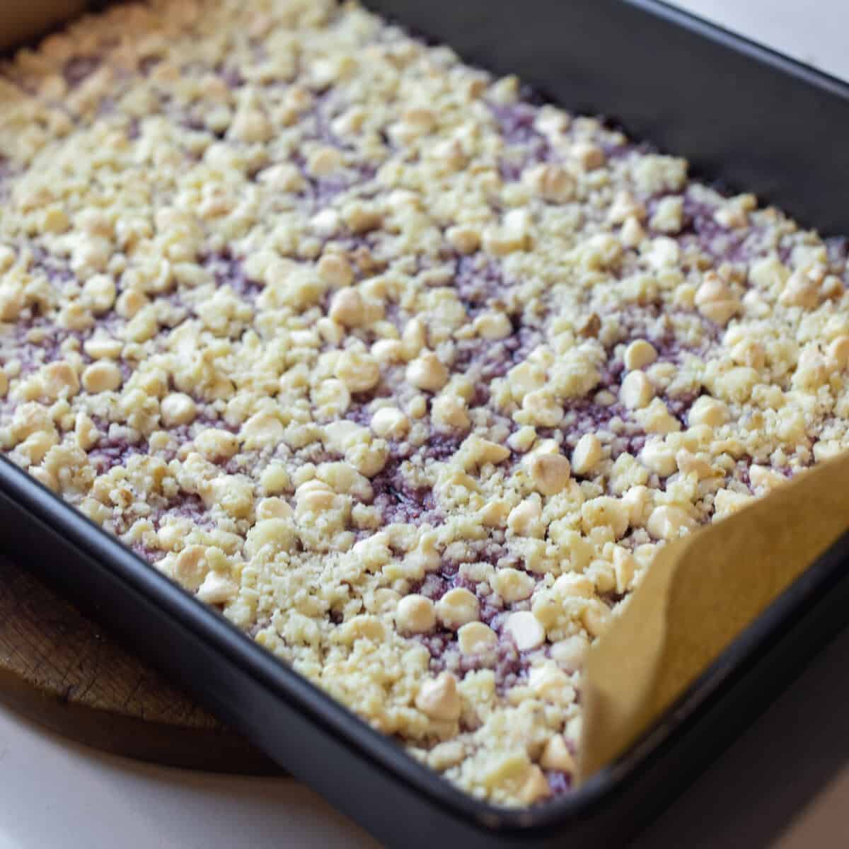 A baking pan that has come out of the oven with a dessert squares that need to be cut.